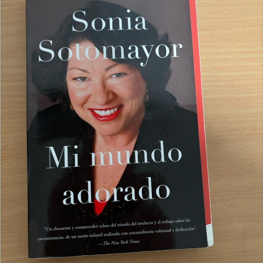 Sonia Sotomayor: Mi Mundo Adorado Book
